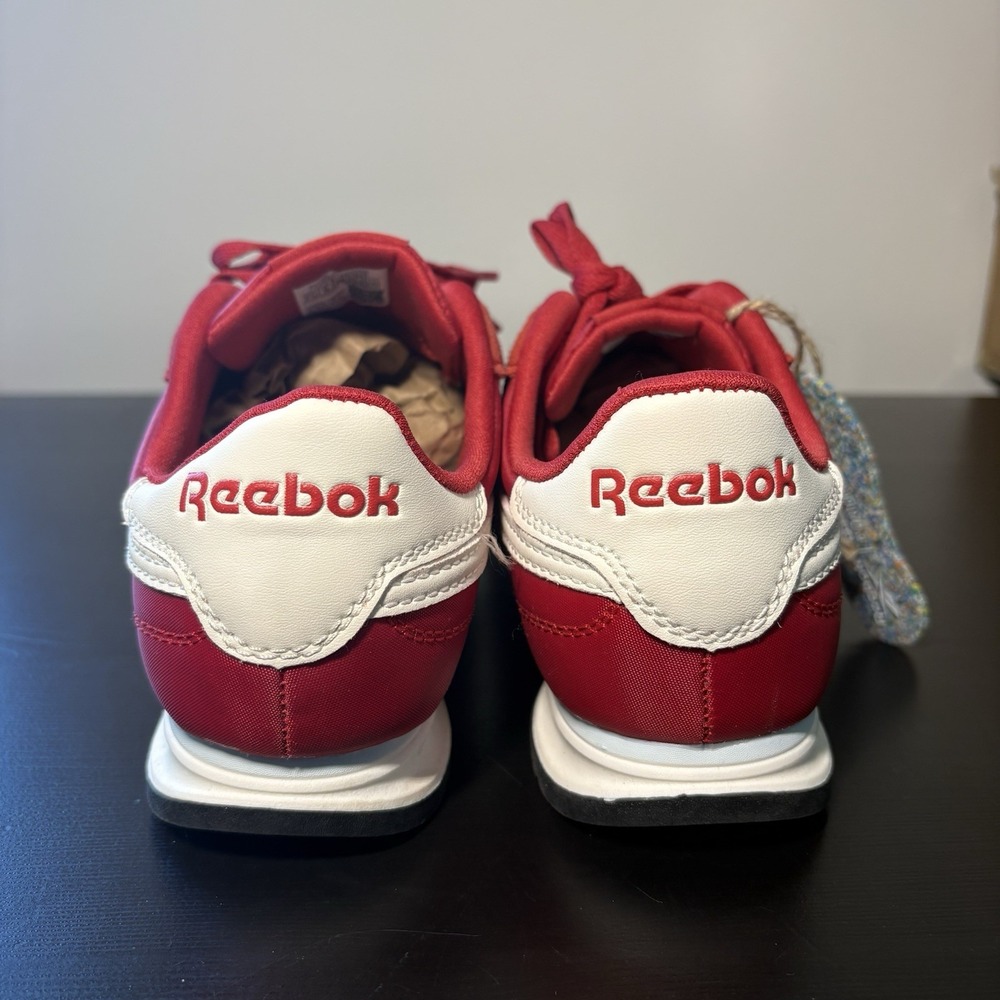 Reebok World 70 Sneaker in Red Women's Size 7.5 NWT - Picture 4 of 5